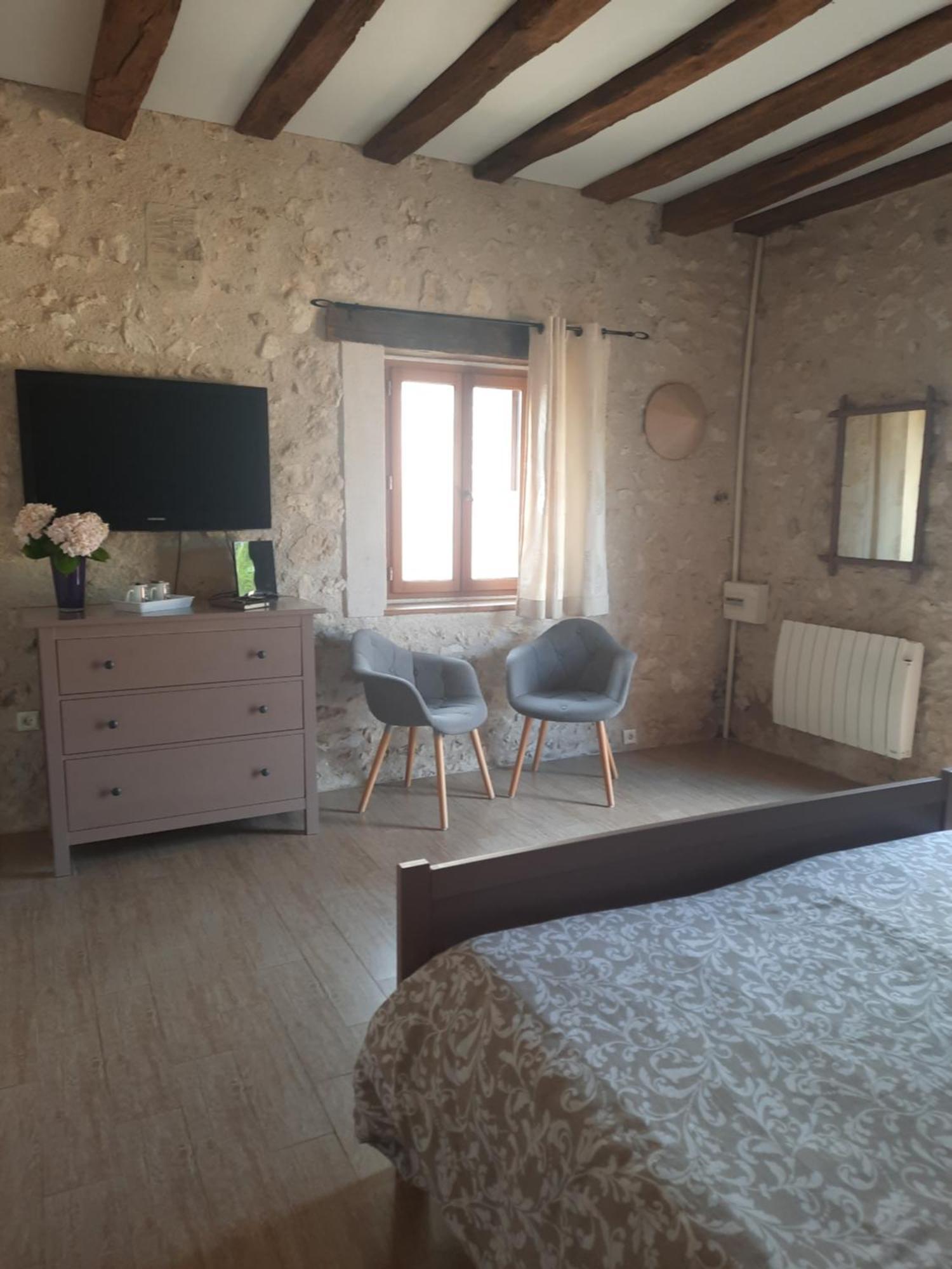 La Maison Genevier - Chambre Marguerite Montreuil-en-Touraine Exterior foto